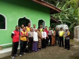 Sholat Jumat Keliling Polsek Rongkop di Desa Bohol